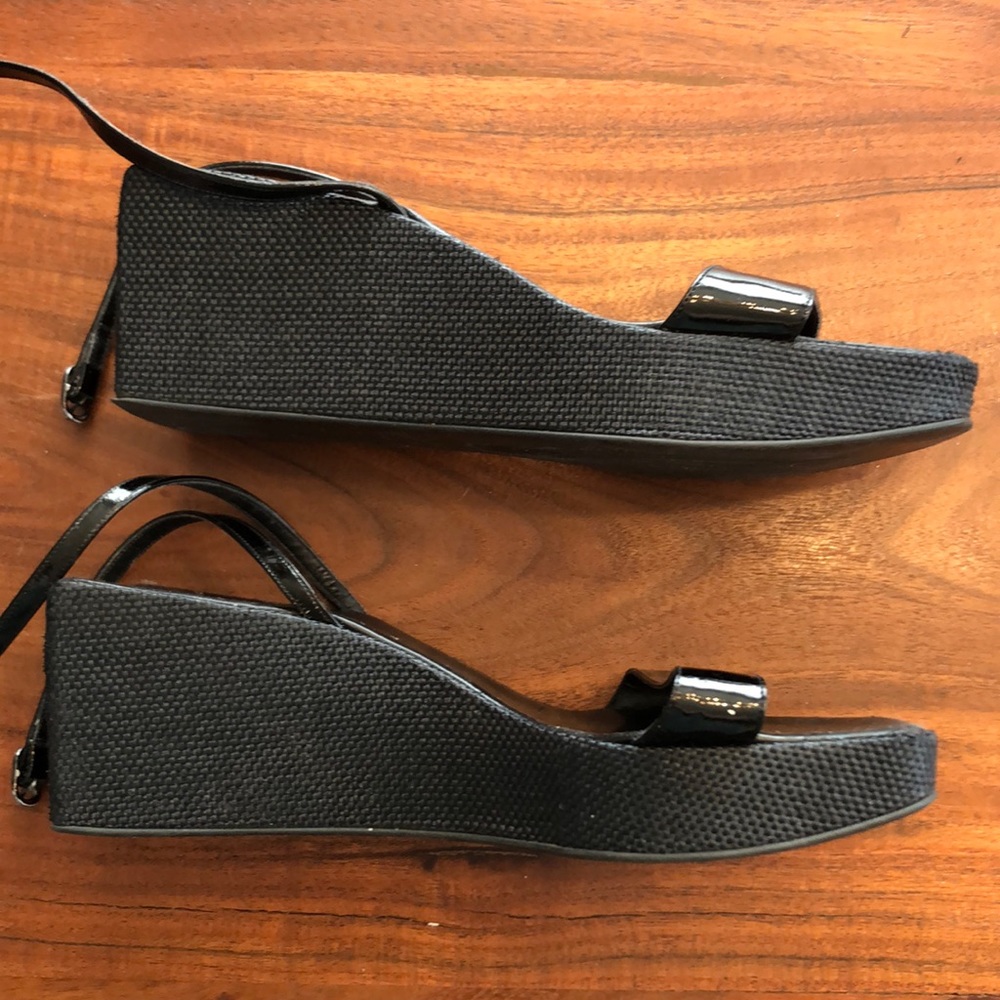 Black Wedges